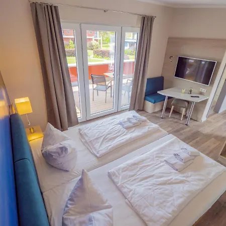 Marina Eldenburg - Ferienhauser Und Bootsverleih Am Tor Zur Muritz *