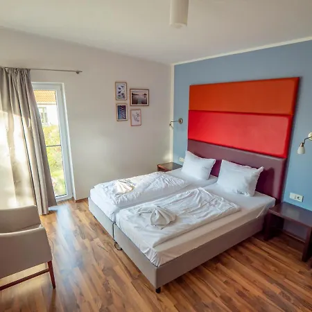 Marina Eldenburg - Ferienhauser Und Bootsverleih Am Tor Zur Muritz * Βάρεν