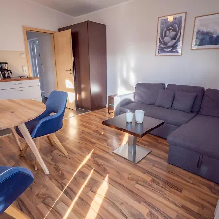 Marina Eldenburg - Ferienhauser Und Bootsverleih Am Tor Zur Muritz *