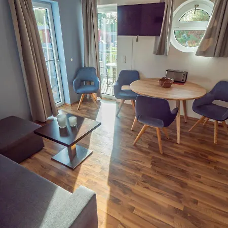 Apartment Marina Eldenburg - Ferienhäuser Und Bootsverleih Am Tor Zur Müritz Waren (Müritz)