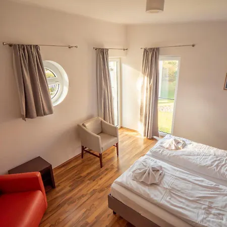 Ξενοδοχείο Marina Eldenburg - Ferienhauser Und Bootsverleih Am Tor Zur Muritz Βάρεν