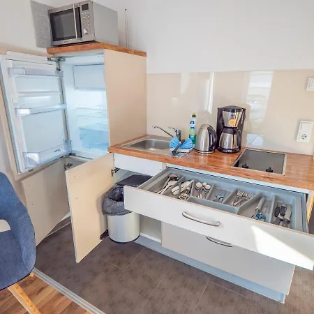 Marina Eldenburg - Ferienhauser Und Bootsverleih Am Tor Zur Muritz Βάρεν