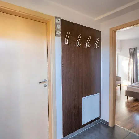 Marina Eldenburg - Ferienhauser Und Bootsverleih Am Tor Zur Muritz Βάρεν