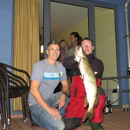 Marina Eldenburg - Ferienhauser Und Bootsverleih Am Tor Zur Muritz * Βάρεν