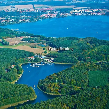 Marina Eldenburg - Ferienhäuser Und Bootsverleih Am Tor Zur Müritz * Waren (Müritz)