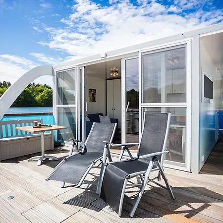 Marina Eldenburg - Ferienhauser Und Bootsverleih Am Tor Zur Muritz