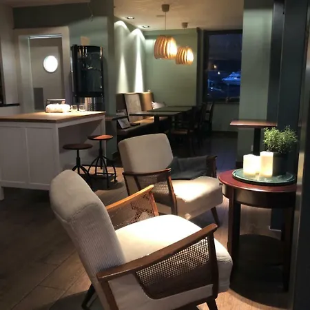 Marina Eldenburg - Ferienhauser Und Bootsverleih Am Tor Zur Muritz