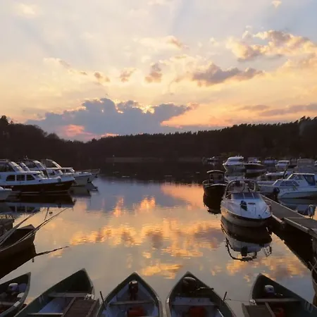 Ξενοδοχείο Marina Eldenburg - Ferienhauser Und Bootsverleih Am Tor Zur Muritz Βάρεν