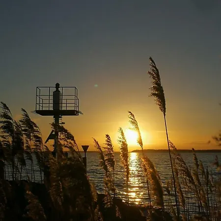 Marina Eldenburg - Ferienhauser Und Bootsverleih Am Tor Zur Muritz Βάρεν